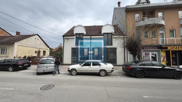 Poslovni prostor, Izdavanje, 110m2, Centar, Gradska lokacija, Despotovac