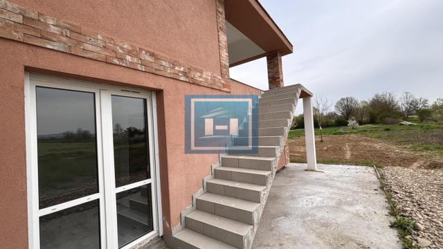 Kuća, četvorosoban, Prodaja, 302m2, Kočino Selo, Okolno mesto, Jagodina