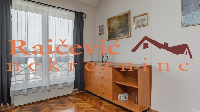 Stan, Petosoban, Prodaja, 158m2, Karadjordjev trg, Zemun, 22. oktobra