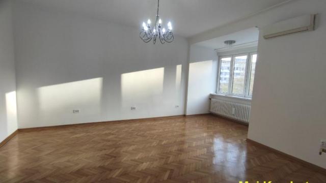 Stan, Troiposoban, Izdavanje, 136m2, Trg Nikole Pašića, Stari grad, Trg Nikole Pašić