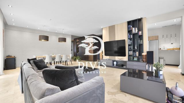 Stan, četvorosoban, Prodaja, 360m2, Serdar Jola