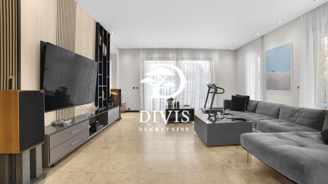 Stan, četvorosoban, Prodaja, 360m2, Serdar Jola