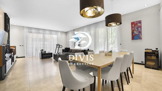 Stan, četvorosoban, Prodaja, 360m2, Serdar Jola