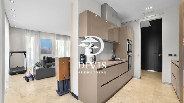 Stan, četvorosoban, Prodaja, 360m2, Serdar Jola