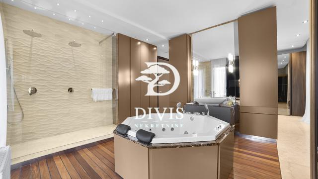 Stan, četvorosoban, Prodaja, 360m2, Serdar Jola