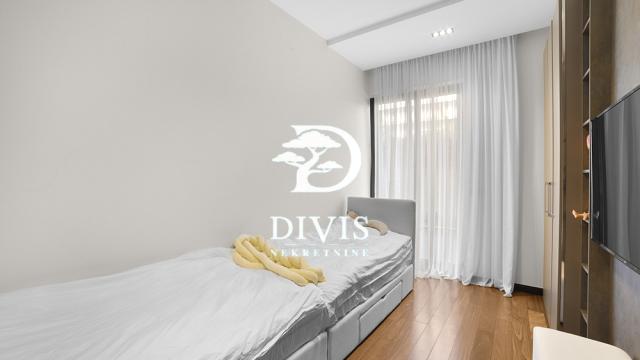 Stan, četvorosoban, Prodaja, 360m2, Serdar Jola