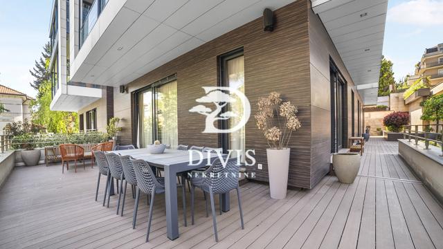 Stan, četvorosoban, Prodaja, 360m2, Serdar Jola