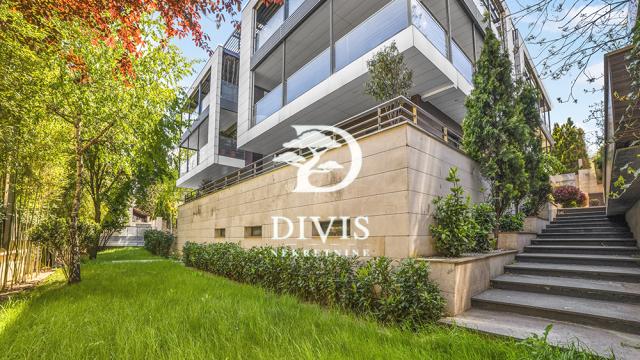 Stan, četvorosoban, Prodaja, 360m2, Serdar Jola