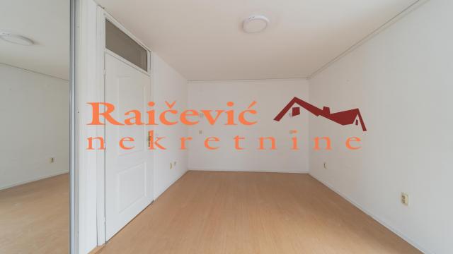 Stan, četvorosoban, Izdavanje, 176m2, Autokomanda, Voždovac, Esad Pasina