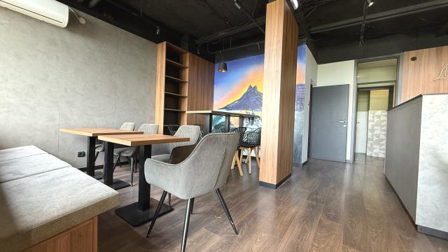 Poslovni prostor, Trosoban, Izdavanje, 48m2, Dunavski kej