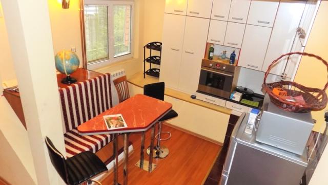 Stan, Troiposoban, Izdavanje, 94m2, Ekonomski fakultet, Savski venac, Pop Lukina