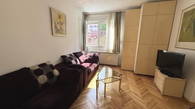 Stan, Dvosoban, Izdavanje, 1m2, Trnska