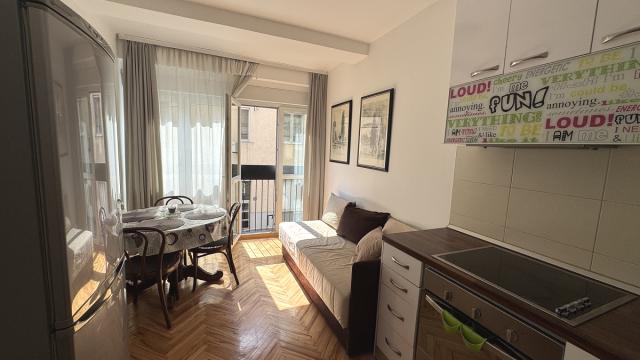 Stan, Dvosoban, Izdavanje, 1m2, Trnska