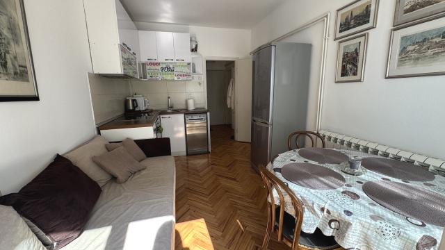 Stan, Dvosoban, Izdavanje, 1m2, Trnska