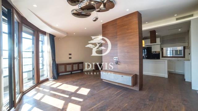 Stan, četvorosoban, Prodaja, 152m2, Hram svetog Save, Vračar, Nebojšina