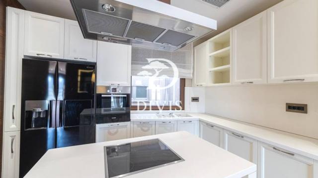 Stan, četvorosoban, Prodaja, 152m2, Hram svetog Save, Vračar, Nebojšina