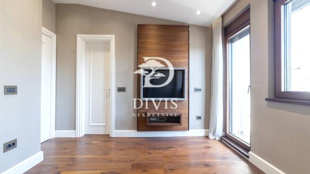 Stan, četvorosoban, Prodaja, 152m2, Hram svetog Save, Vračar, Nebojšina