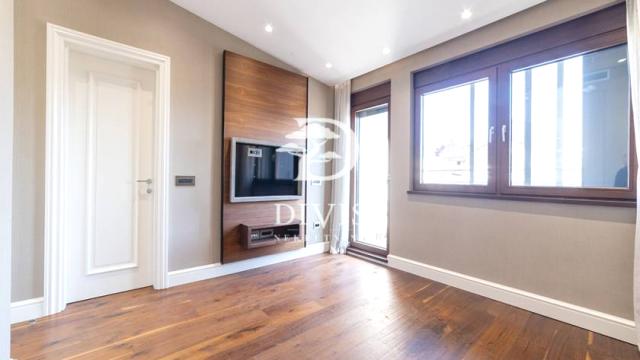 Stan, četvorosoban, Prodaja, 152m2, Hram svetog Save, Vračar, Nebojšina