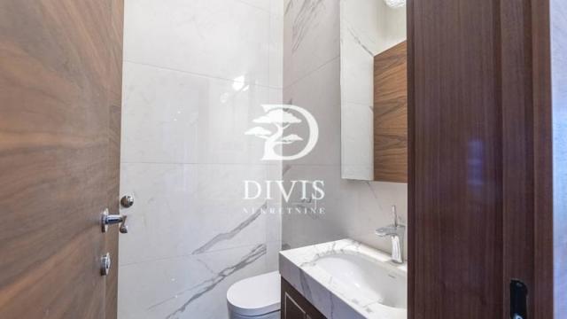 Stan, četvorosoban, Prodaja, 152m2, Hram svetog Save, Vračar, Nebojšina