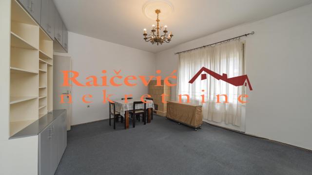 Poslovni prostor, Jednosoban, Izdavanje, 40m2, Centar, Stari grad, Francuska