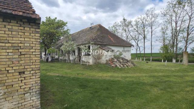 Kuća, Trosoban, Prodaja, 190m2, Stanišić, Okolno mesto, Sombor