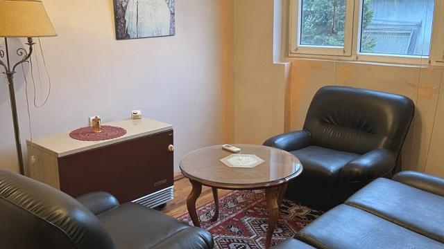 Kuća, Trosoban, Prodaja, 181m2, Ugrinovačka