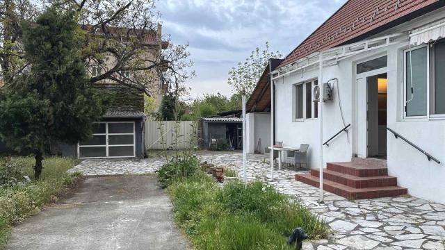 Kuća, Trosoban, Prodaja, 181m2, Ugrinovačka