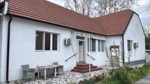 Kuća, Trosoban, Prodaja, 181m2, Ugrinovačka