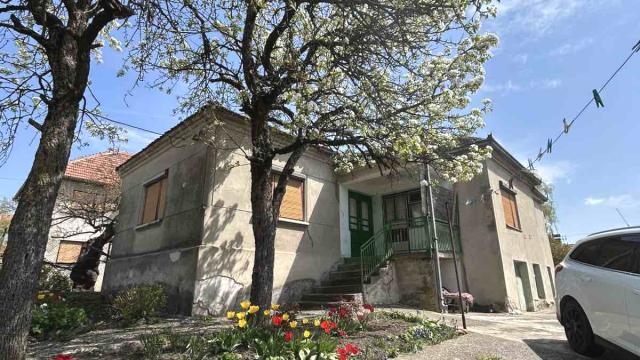 Kuća, četvoroiposoban, Prodaja, 100m2, Okolno mesto, Buljane