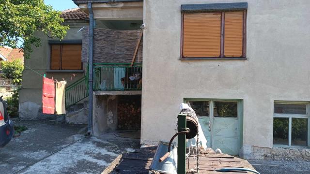 Kuća, četvoroiposoban, Prodaja, 100m2, Okolno mesto, Buljane