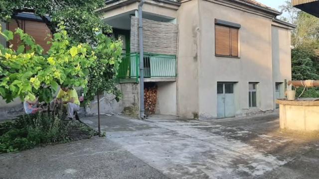 Kuća, četvoroiposoban, Prodaja, 100m2, Okolno mesto, Buljane