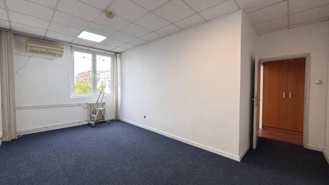 Poslovni prostor, četvoroiposoban, Izdavanje, 200m2, Milutina Milankovića