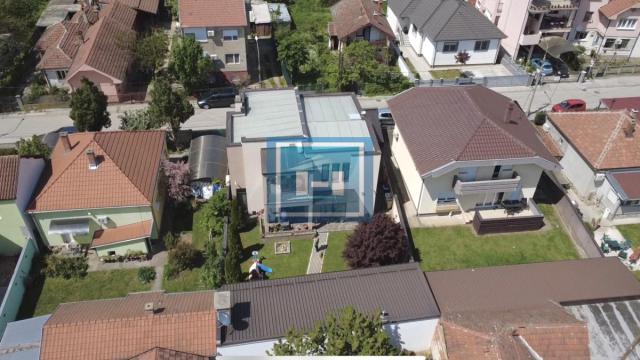 Kuća, Prodaja, 240m2, Centar, Gradska lokacija, Jagodina