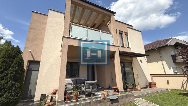 Kuća, Prodaja, 240m2, Centar, Gradska lokacija, Jagodina