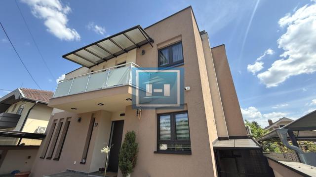 Kuća, Prodaja, 240m2, Centar, Gradska lokacija, Jagodina