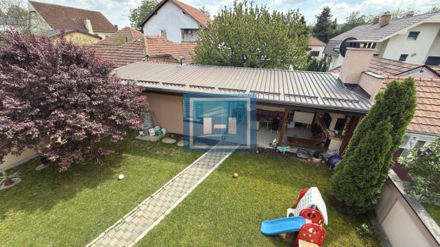 Kuća, Prodaja, 240m2, Centar, Gradska lokacija, Jagodina