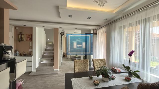 Kuća, Prodaja, 240m2, Centar, Gradska lokacija, Jagodina