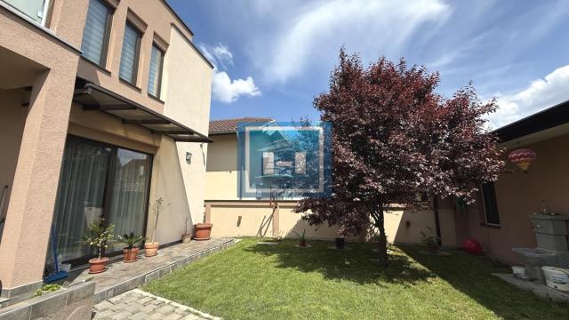 Kuća, Prodaja, 240m2, Centar, Gradska lokacija, Jagodina
