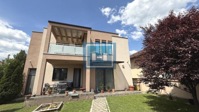 Kuća, Prodaja, 240m2, Centar, Gradska lokacija, Jagodina
