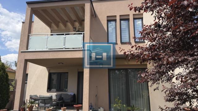 Kuća, Prodaja, 240m2, Centar, Gradska lokacija, Jagodina