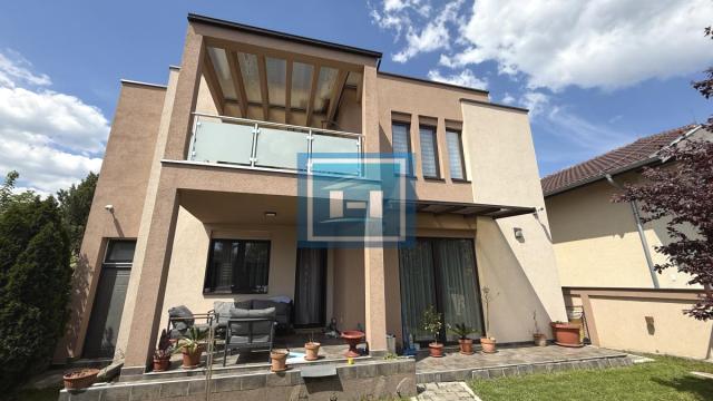Kuća, Prodaja, 240m2, Centar, Gradska lokacija, Jagodina