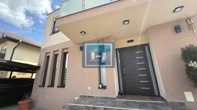 Kuća, Prodaja, 240m2, Centar, Gradska lokacija, Jagodina