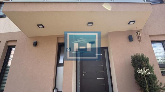 Kuća, Prodaja, 240m2, Centar, Gradska lokacija, Jagodina