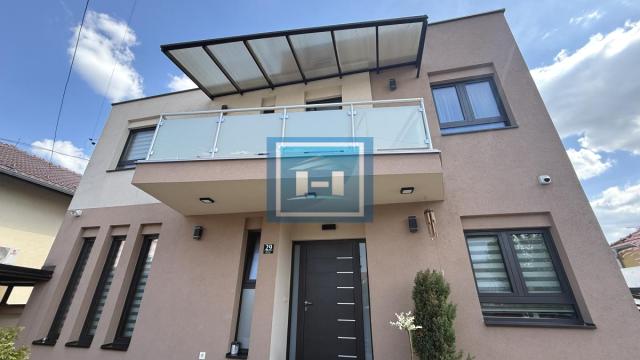 Kuća, Prodaja, 240m2, Centar, Gradska lokacija, Jagodina