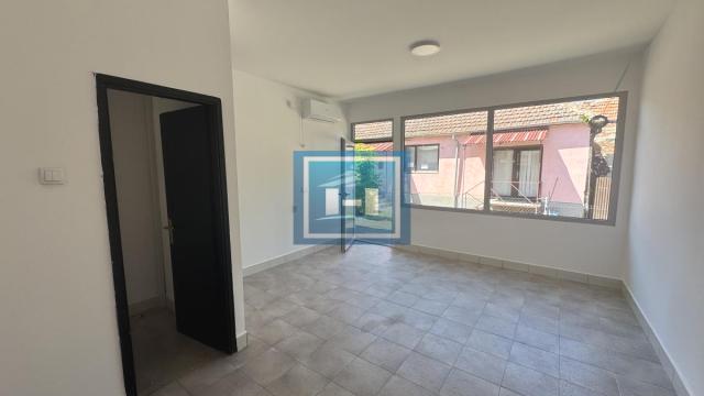 Poslovni prostor, Izdavanje, 24m2, Centar, Gradska lokacija, Ćuprija