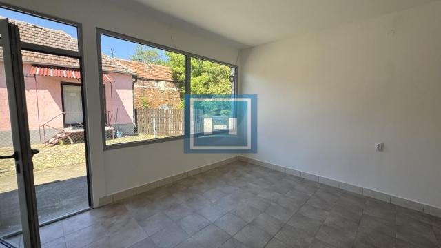 Poslovni prostor, Izdavanje, 24m2, Centar, Gradska lokacija, Ćuprija