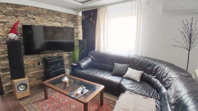 Stan, četvoroiposoban, Izdavanje, 110m2, Požarevačka
