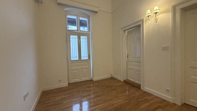 Poslovni prostor, četvorosoban, Izdavanje, 110m2, Kneza Miloša