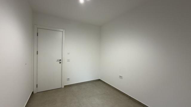Poslovni prostor, Trosoban, Izdavanje, 55m2, Sazonova