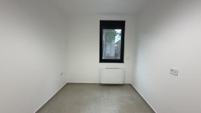 Poslovni prostor, Trosoban, Izdavanje, 55m2, Sazonova